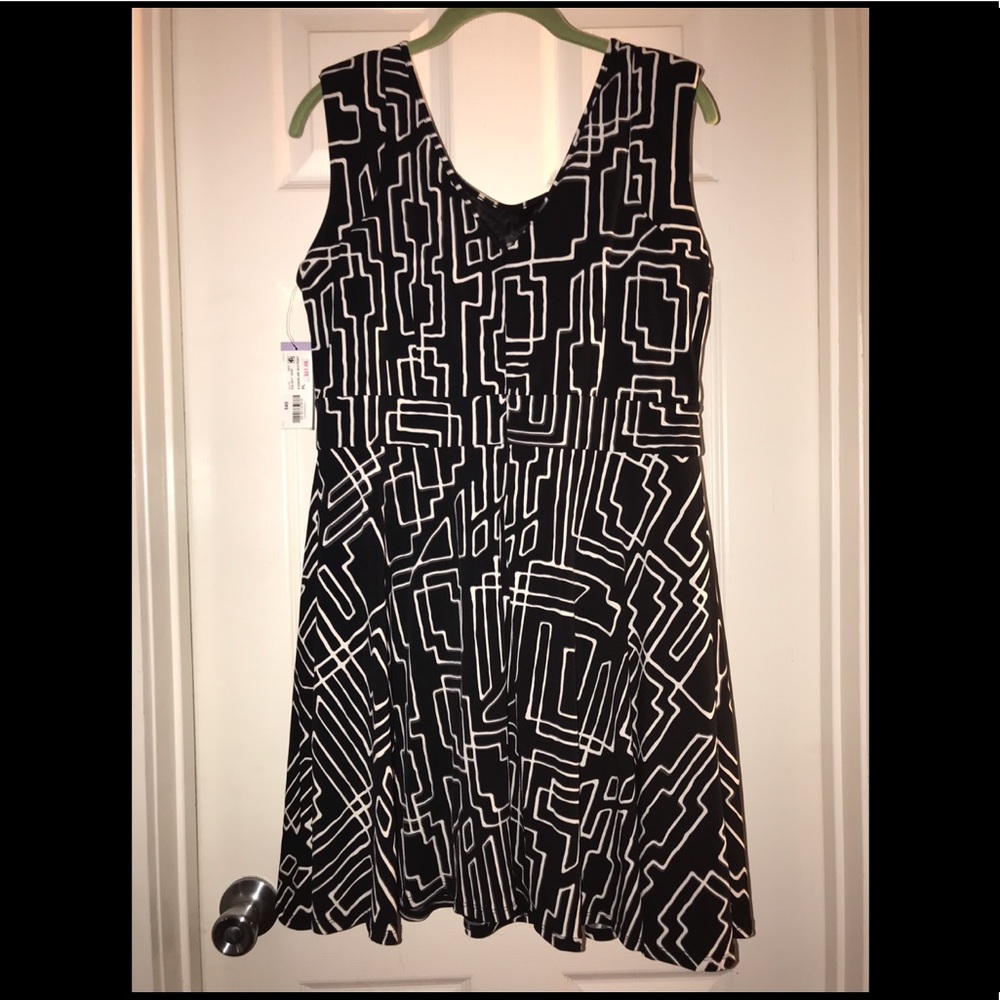 Black And White Geometric Print Women’s Dress